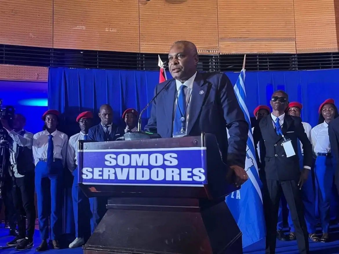 ABEL CHIVUKUVUKU ELEITO PRESIDENTE DO PRA-JA SERVIR ANGOLA COM 98% DOS VOTOS